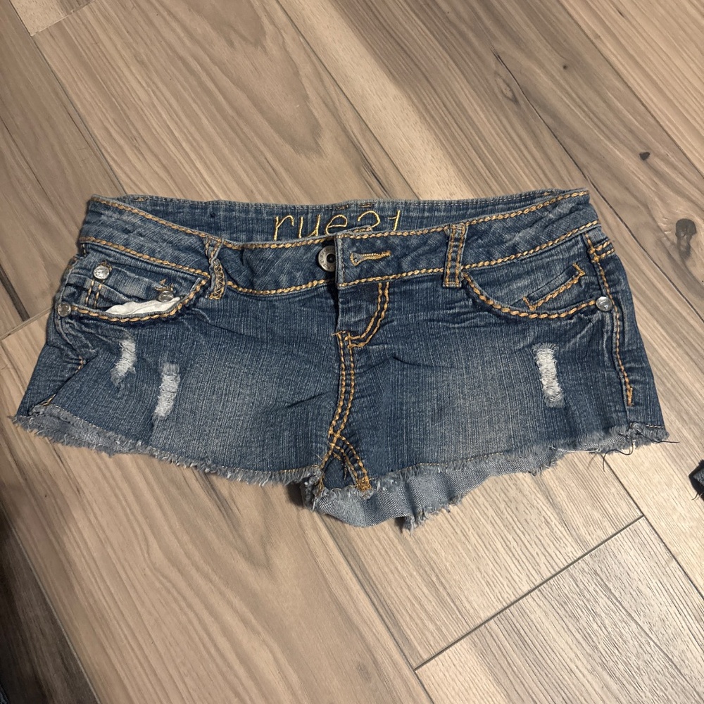 Shorts - Picture 4 of 5